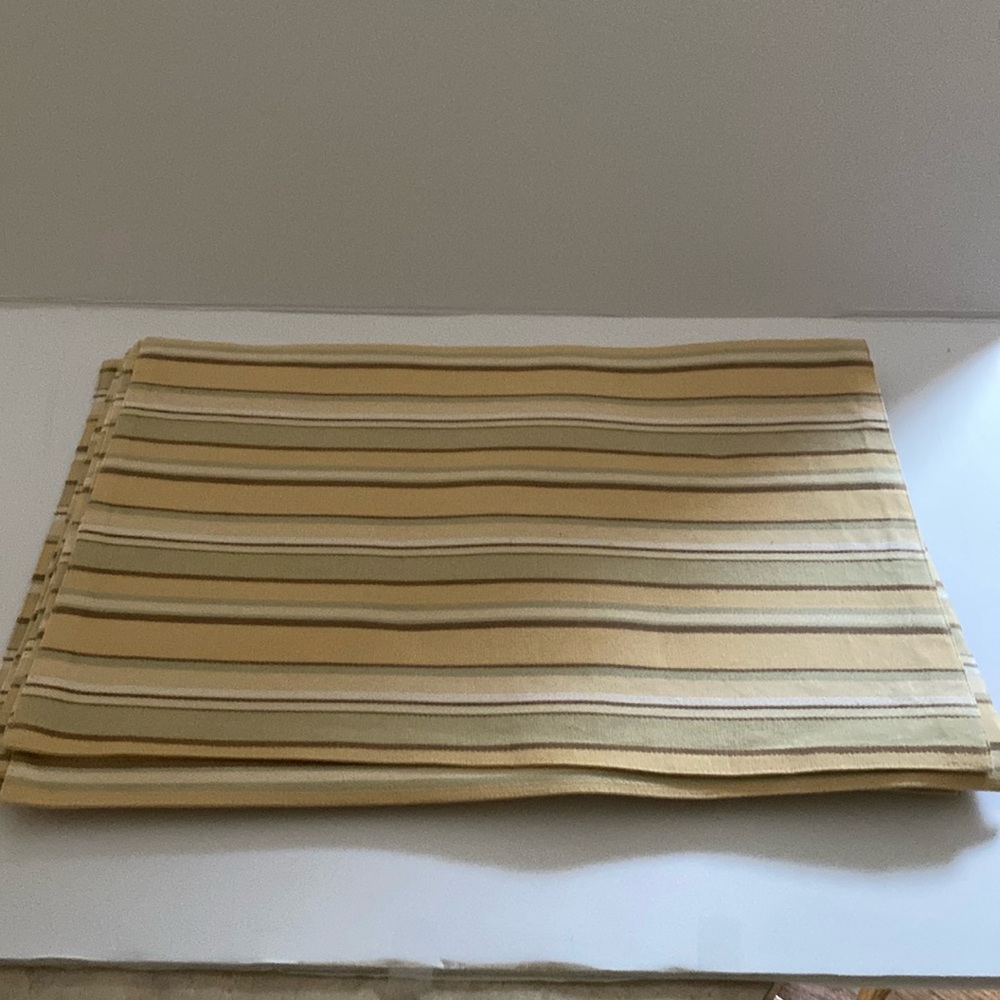 Set of 6 heavy cotton striped placemats. In EUC.